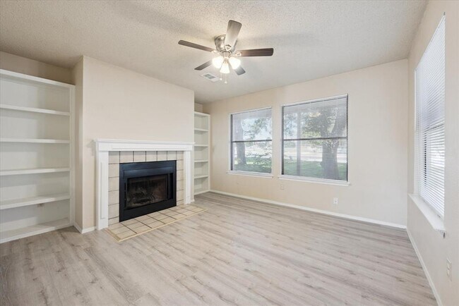 Primary Photo - 2807 W Slaughter Ln
