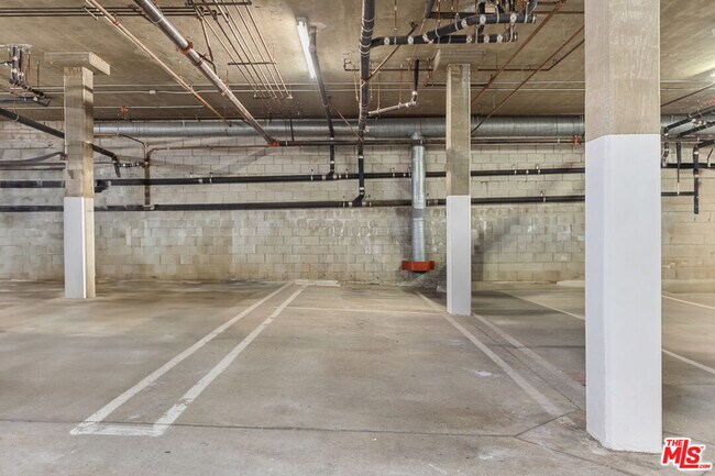 Building Photo - 12000 Goshen Ave