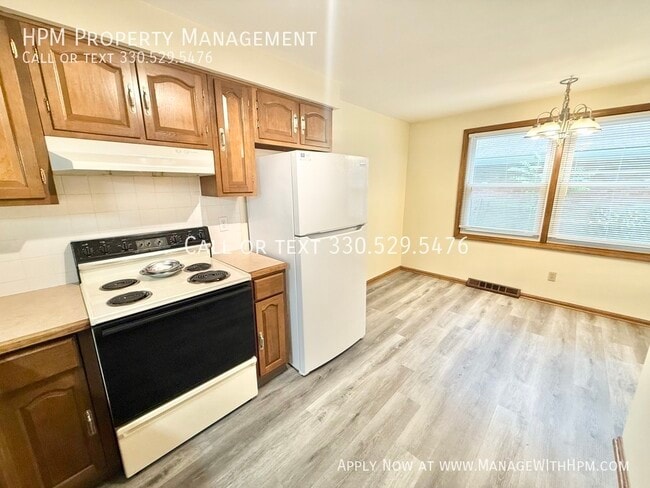 Building Photo - 2379 Ashdale St NW
