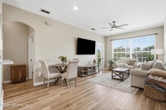 Building Photo - 7990 Baymeadows Rd
