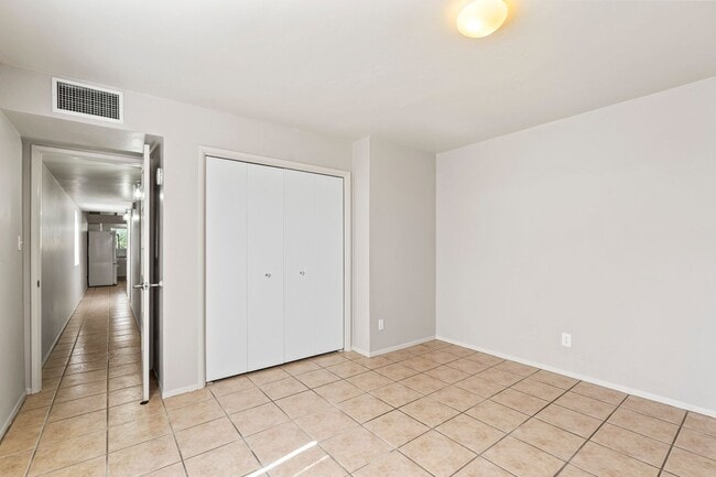 Building Photo - Charming central home