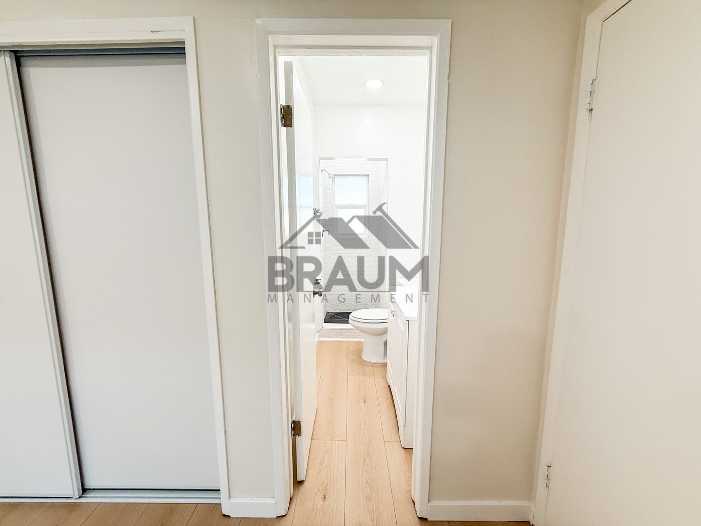 Building Photo - 13115 Oxnard St