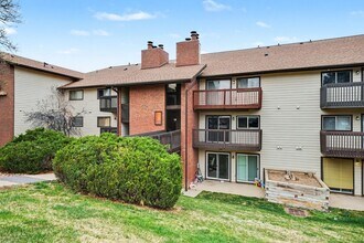 Building Photo - Spacious 1 Bed 1 Bath in the heart of Aurora! LEASING SPECIAL!!