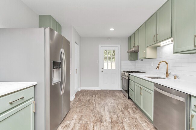 Building Photo - 1709 S Park