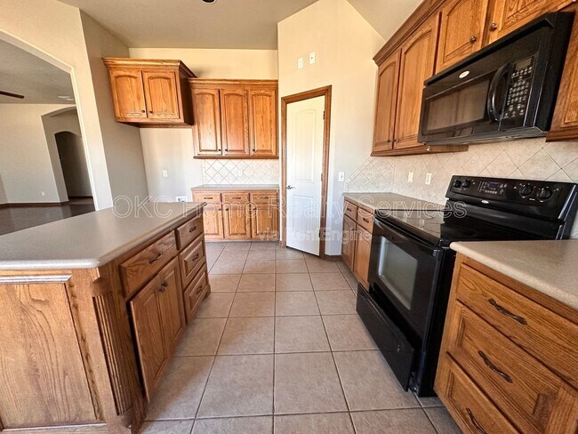 Building Photo - 13201 SW 2nd Terrace