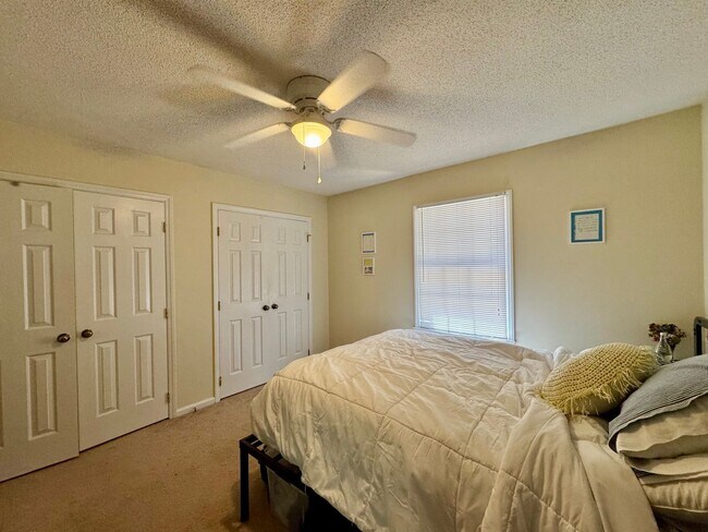 Building Photo - 119 Fidelity St