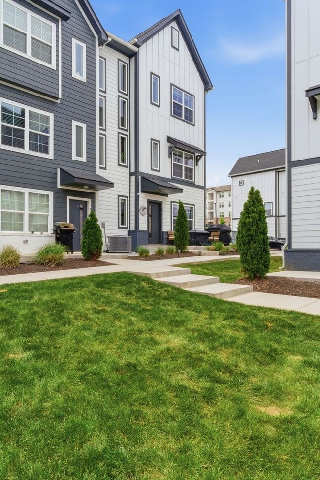 Building Photo - Modern Townhome in Madison