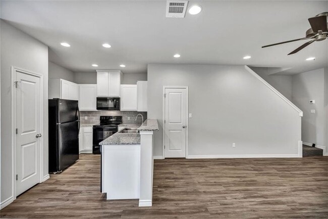 Building Photo - 207 Peruna Dr