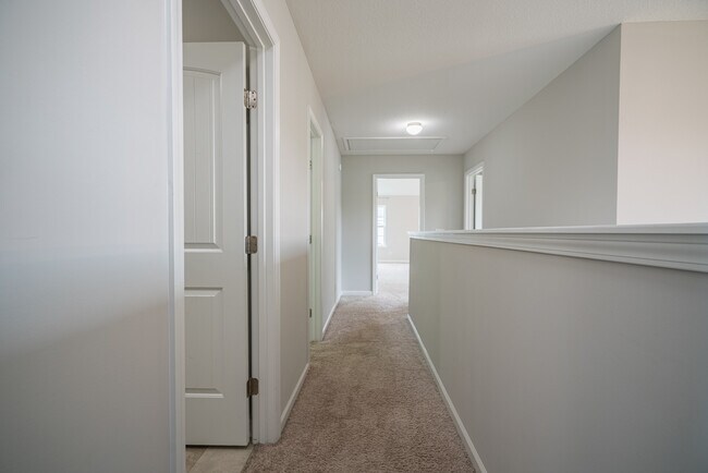 Building Photo - 418 Huntington Dr