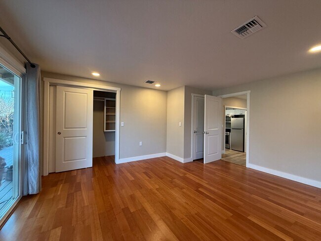 Building Photo - One bedroom/One Bath Apartment with outdoor space on quiet flag lot!  Available Now