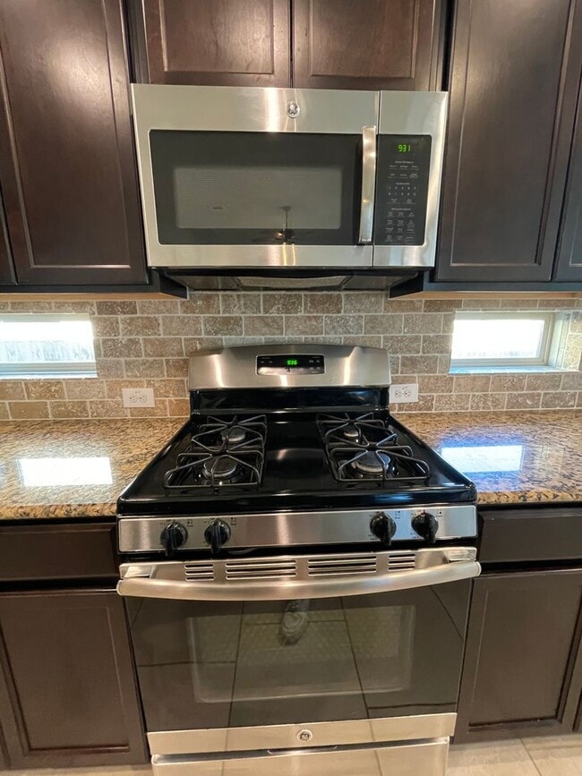 Building Photo - 4/2 in  a gated community in JOHNSON RANCH NORTH