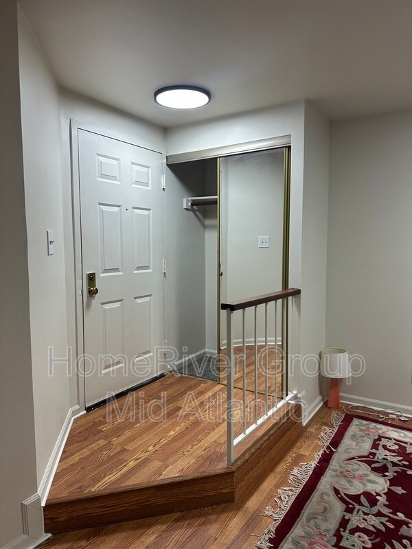 Building Photo - 5810 Cove Landing Rd