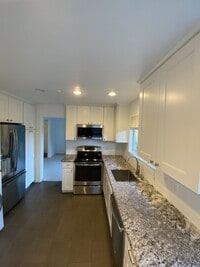 Building Photo - Elegant Remodeled 3BR Condominium in Sharon Heights