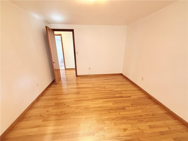 Building Photo - 25 Thurston Ave