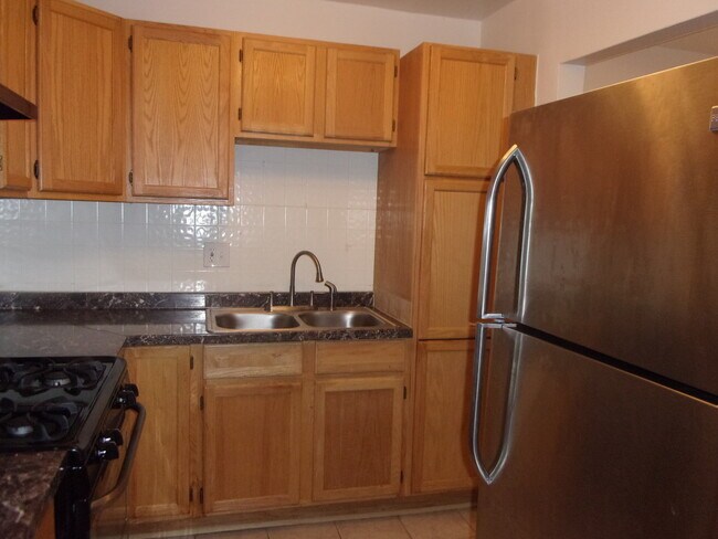 Building Photo - 9S060 Lake Dr