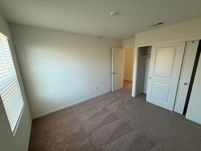 Building Photo - Beautiful 2 Story Home Ready To Be Home!