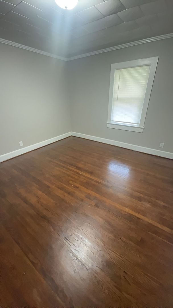 Building Photo - 505 E 5th St