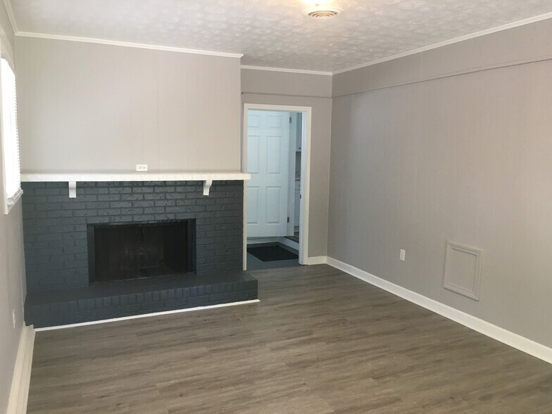 Family Room - 110 Gilliland Ave