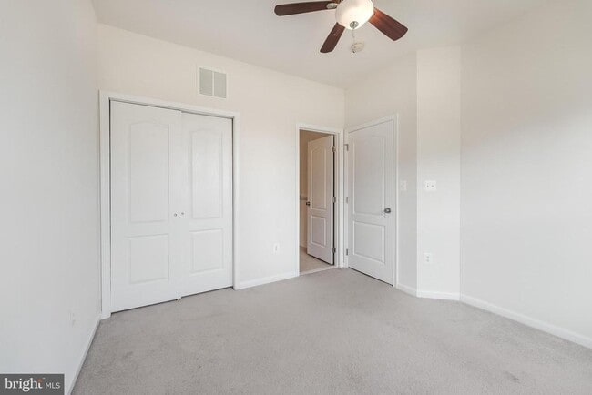 Building Photo - 43190 Loudoun Reserve Dr