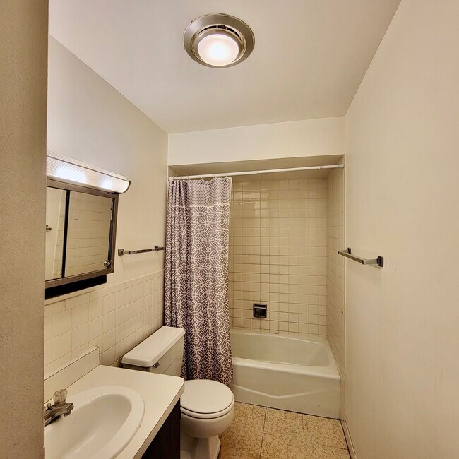 241 W Joe Orr Rd 241 W Joe Orr Rd Chicago Heights IL 60411