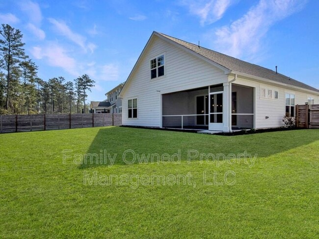 Building Photo - 208 Shortmarsh St