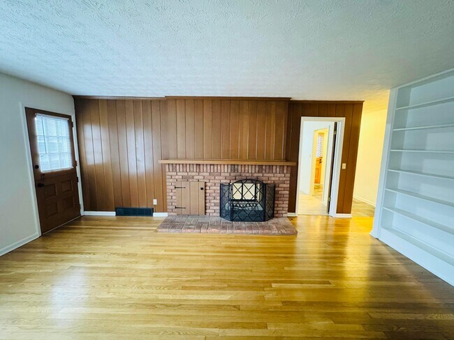 Building Photo - 1016 Lambeth Dr