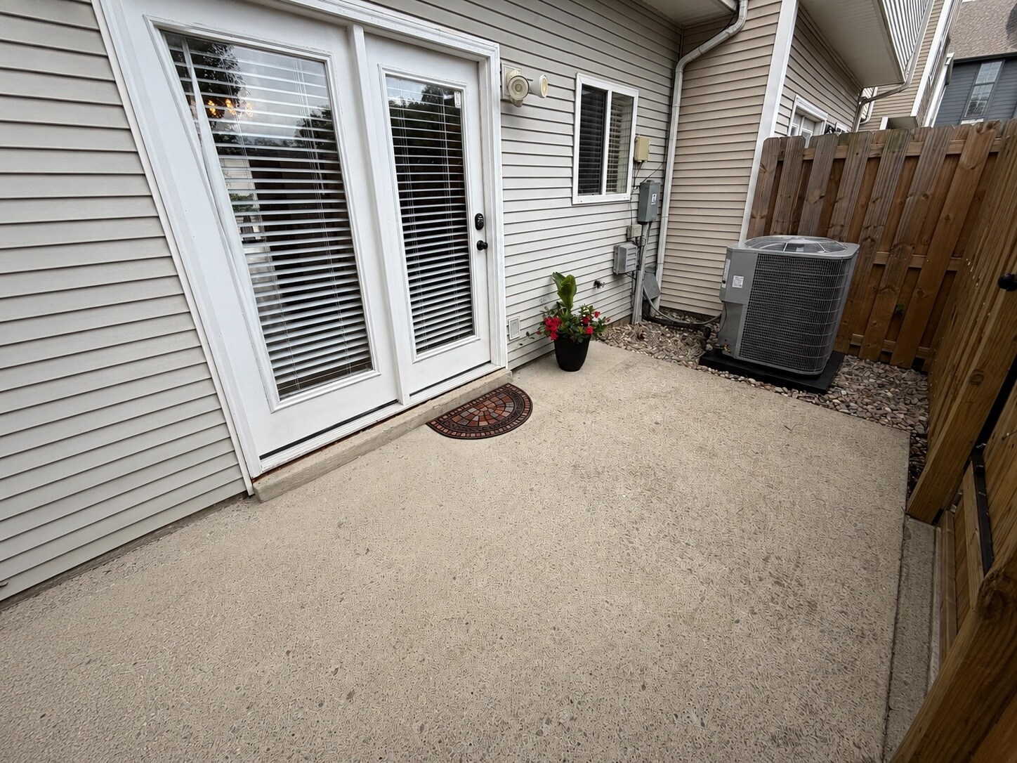 Additional view of private patio. - 2017A Beech Ave