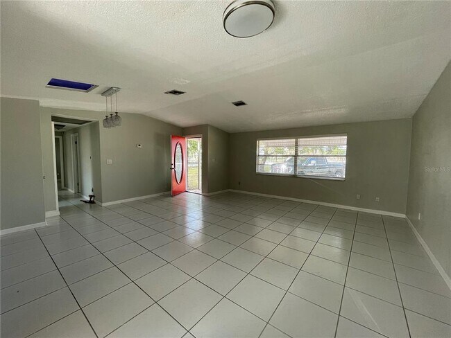 Building Photo - 1657 N Chickasaw Trail