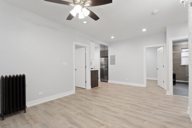 Building Photo - 6118 N Winthrop Ave