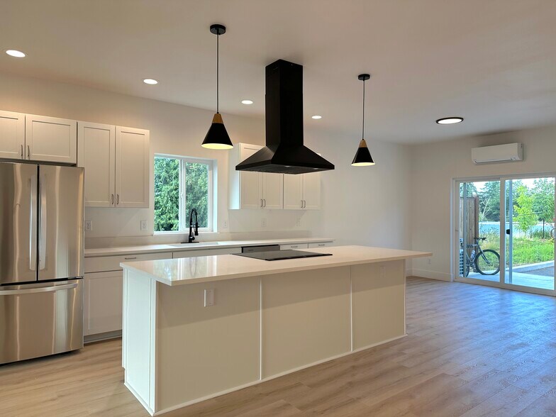 Building Photo - 3021 Harold Dr SE
