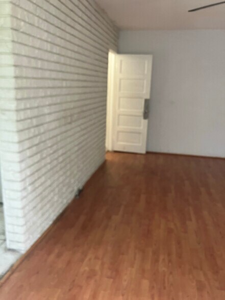 Building Photo - 115 5th St NE