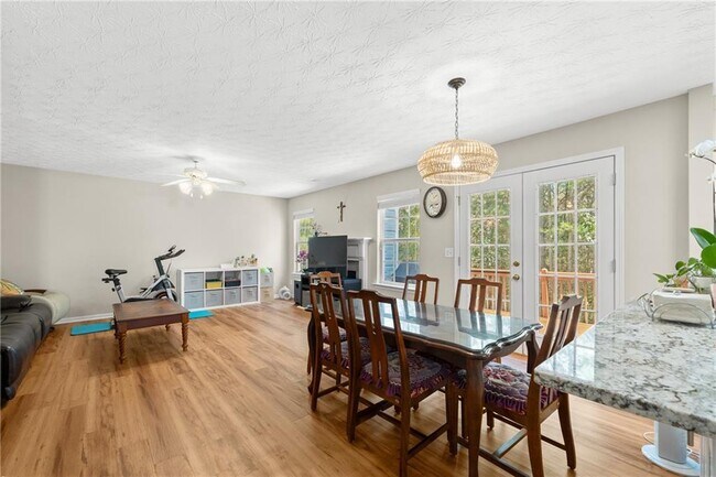 Building Photo - 3751 Roxfield Dr NE