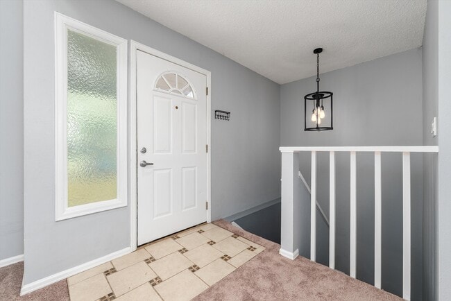 Building Photo - 5025 E Weaver Ave