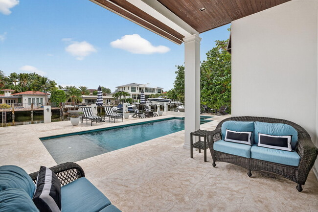 Building Photo - 400 Mola Ave