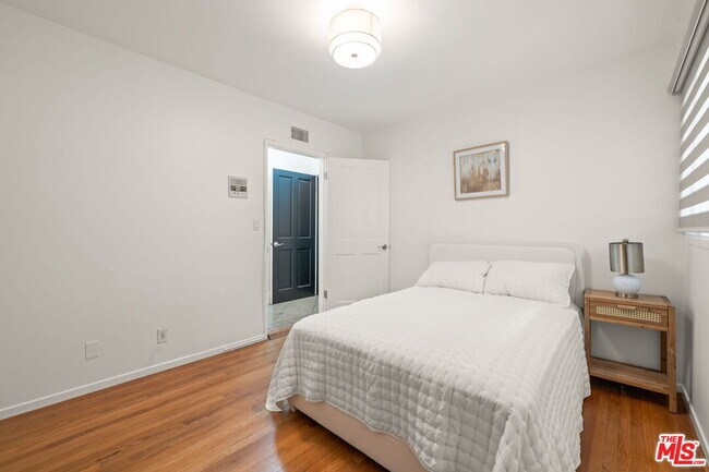 Building Photo - 9023 Alto Cedro Dr