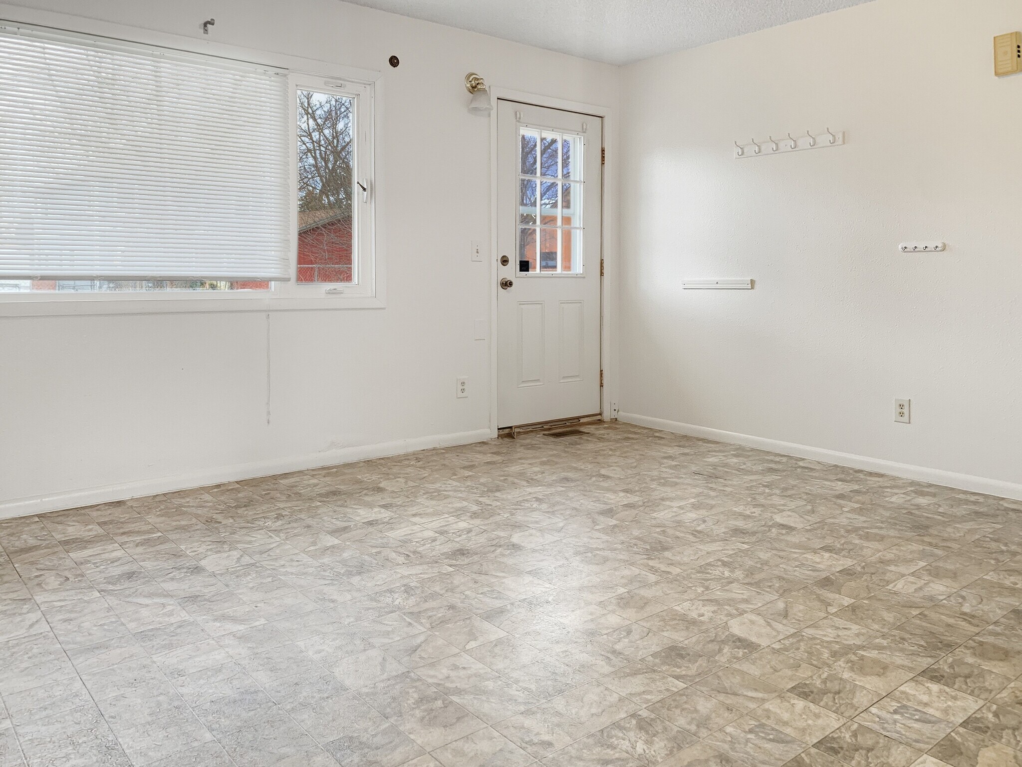 Living Room - 919 Rodgers St