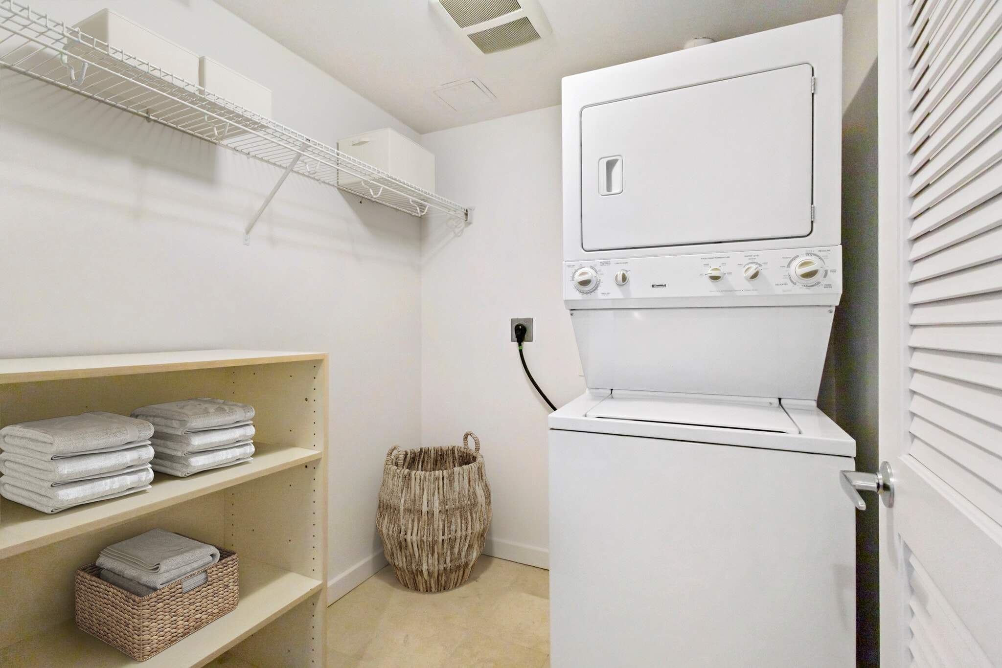 Laundry Room In-Unit - 630 Thomas L Berkley Way