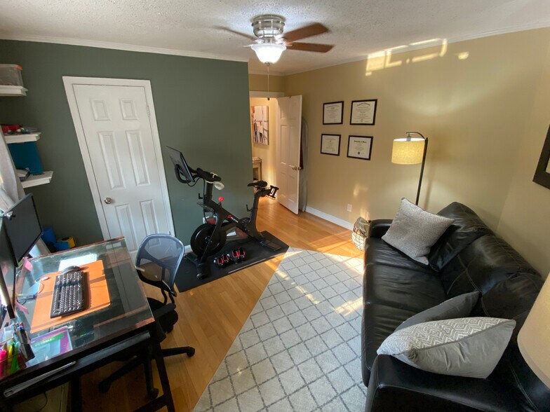 Building Photo - 1628 W Abingdon Dr