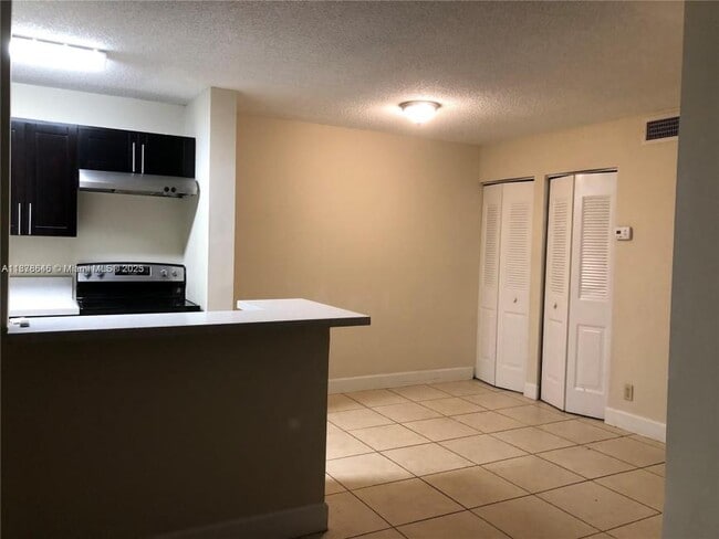 Building Photo - 2 bedroom in Plantation FL 33324