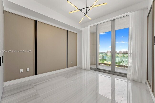 Building Photo - 17901 Collins Ave