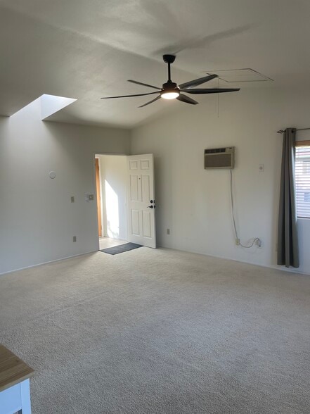 Building Photo - 572 Plumosa Ave