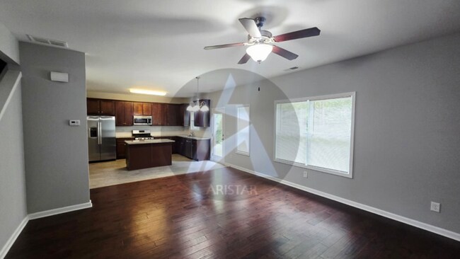 Building Photo - 208 Persian Ivy Way