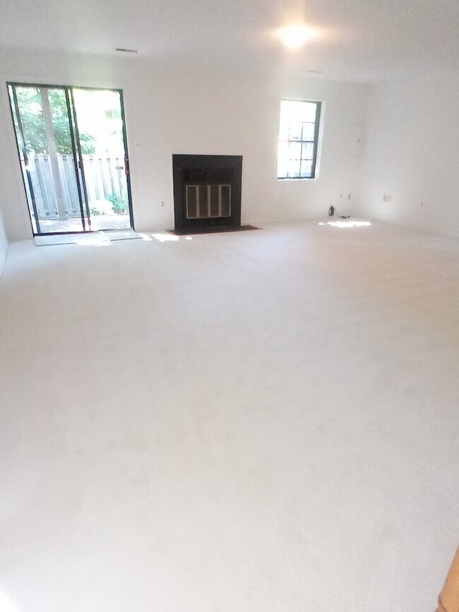 Building Photo - 7670 Southern Oak Dr