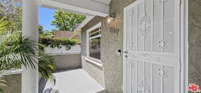 Building Photo - 1149 N Poinsettia Pl