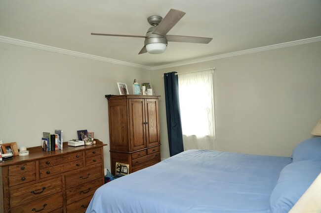 Building Photo - 211 Sandalwood Dr