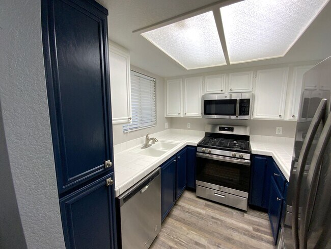 Building Photo - 2 Bed, 2 Bath, Condo with Pools, Fitness Center & Balcony located in Las Vegas, Nevada.