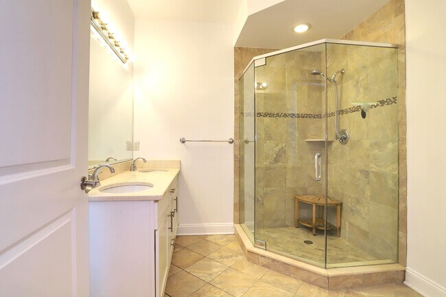 Building Photo - 4108 John F. Kennedy Blvd