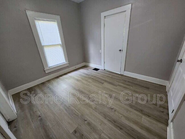 Building Photo - 2118 2nd Ave