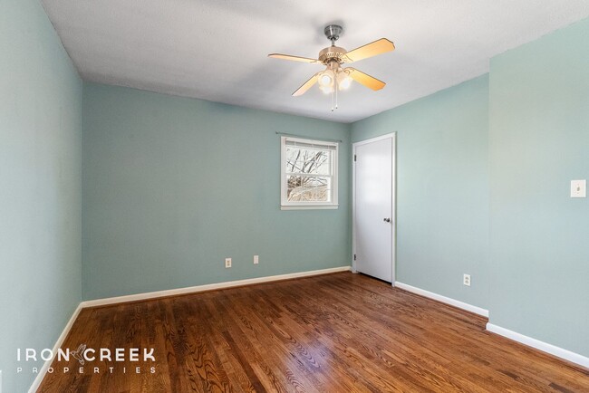 Building Photo - Adorable 3-Bedroom House in West Asheville