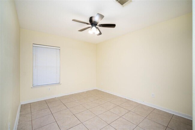 Building Photo - 16518 Lazy Ridge Rd